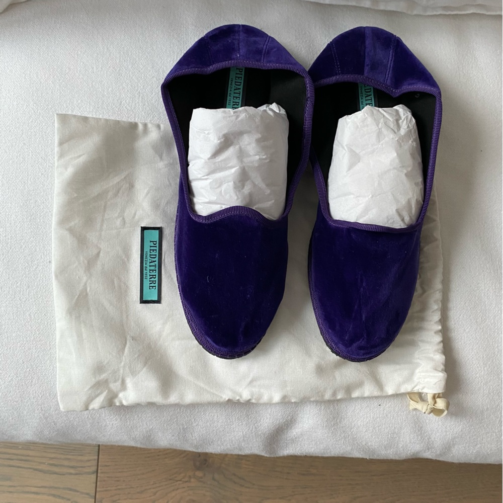 Piedaterre purple velvet Venetian Slippers never worn